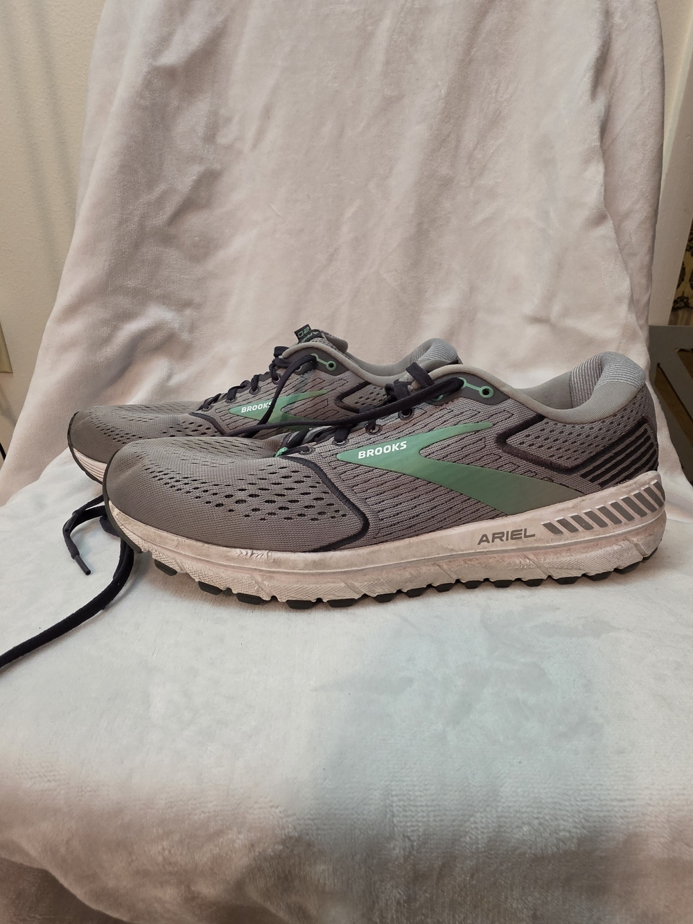 Brooks Women's Ariel Running Shoes - Gray with Green Stripe